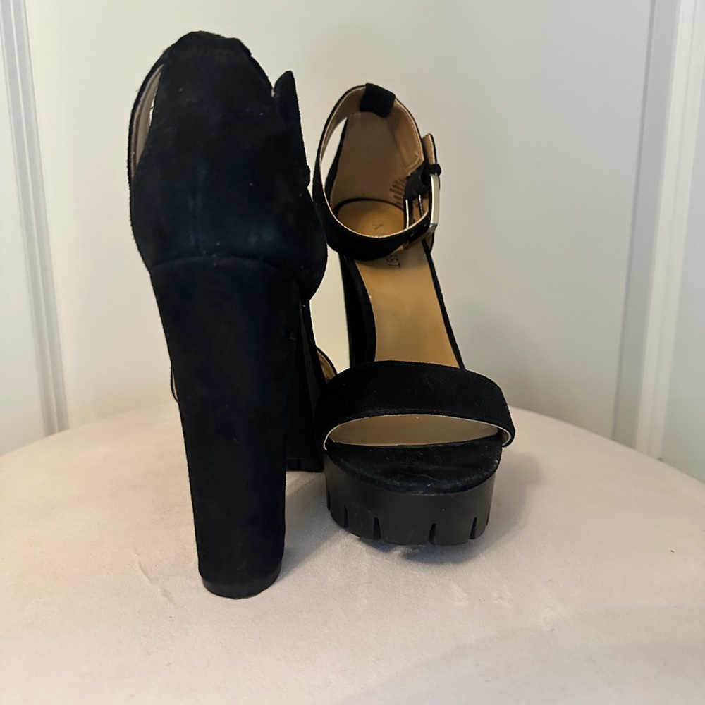 Chic Black Platform Sandals with Ankle Strap